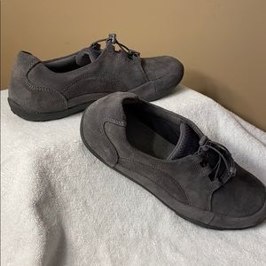 LN women’s Clarks Haley Gem 12m Grey Suede Leather